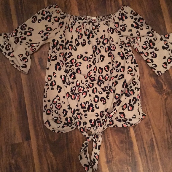 Sweet Lovely Animal print flutter sleeve top-S - Picture 8 of 8